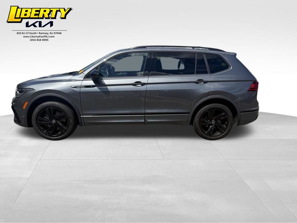 Used 2024 Volkswagen Tiguan SE R-Line AWD/4WD image 4