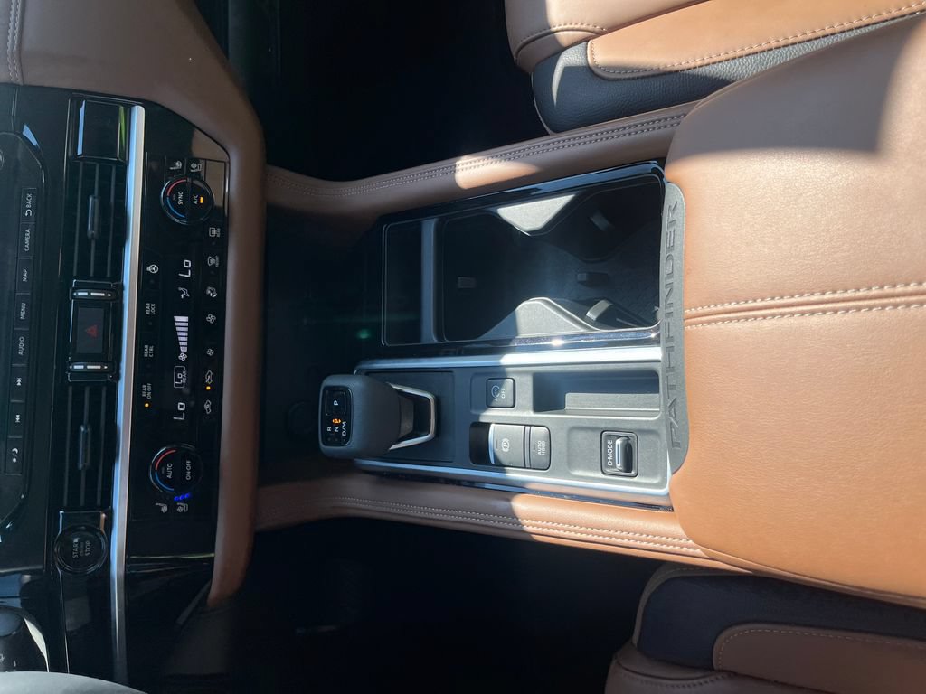 Used 2025 Nissan Pathfinder Platinum FWD image 28