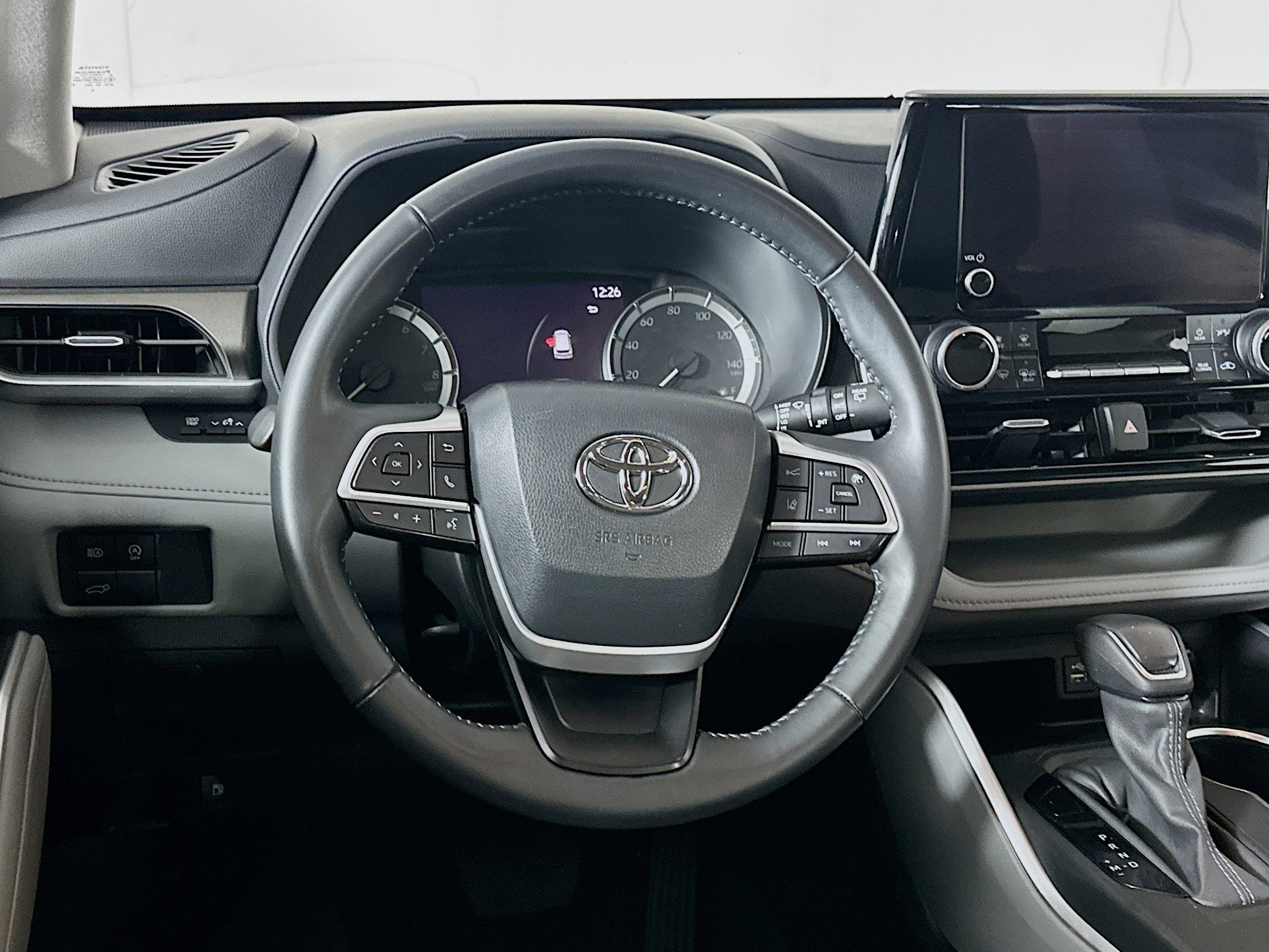 Used 2024 Toyota Highlander LE image 18