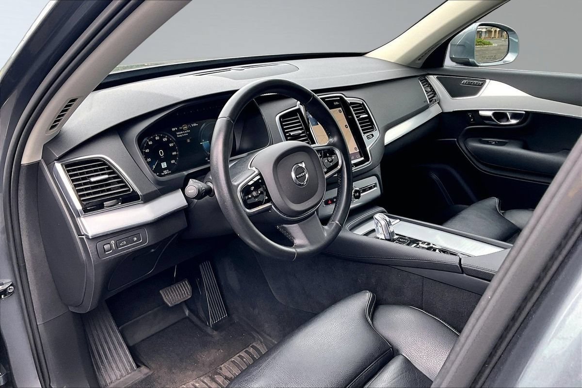 Used 2016 Volvo XC90 T8 Momentum w/ Vision Package AWD/4WD image 11