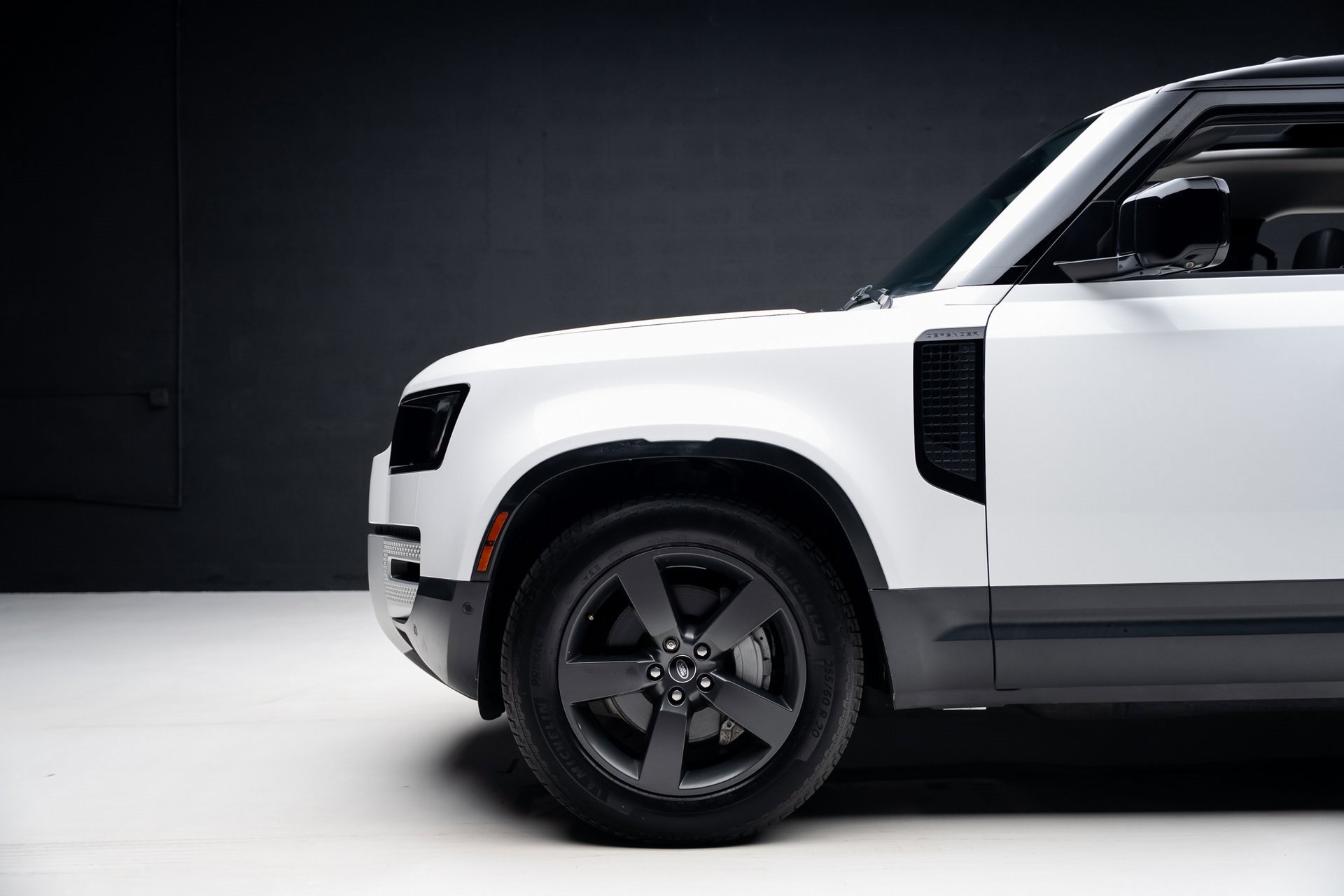 Used 2023 Land Rover Defender 130 SE image 19