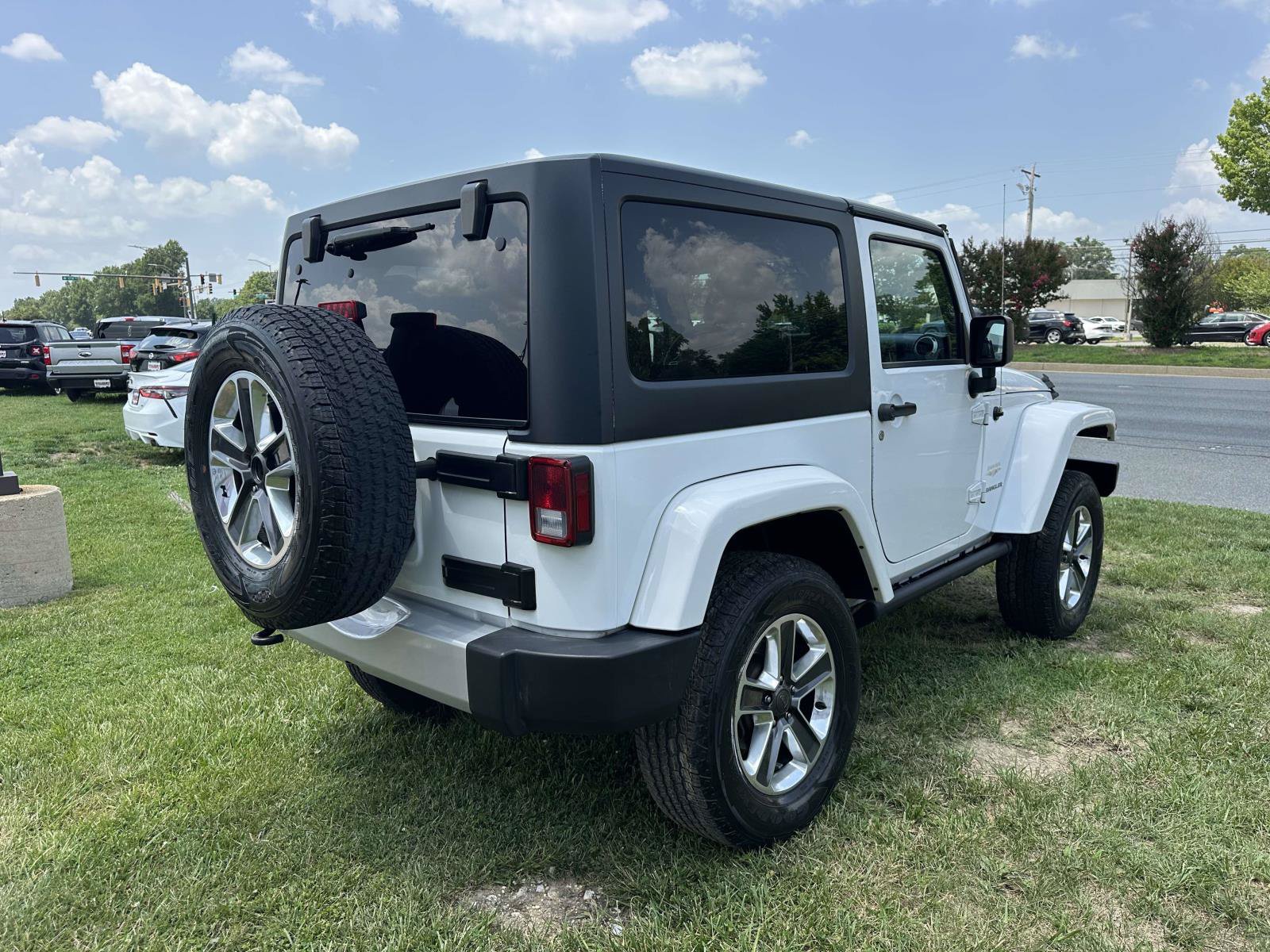 Used 2015 Jeep Wrangler Sahara w/ Connectivity Group AWD/4WD image 6