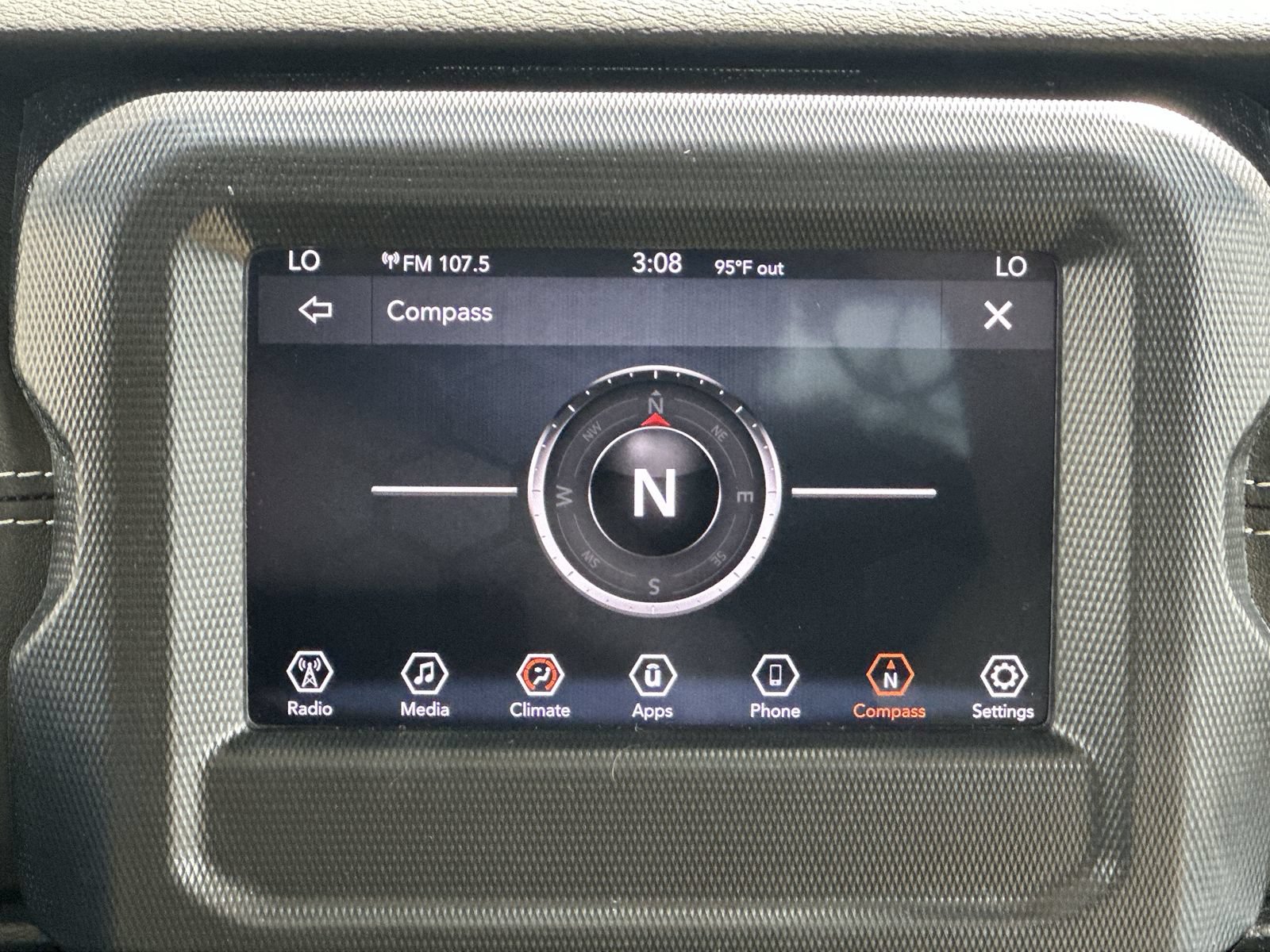 Used 2018 Jeep Wrangler Unlimited Sahara w/ Safety Group AWD/4WD image 28