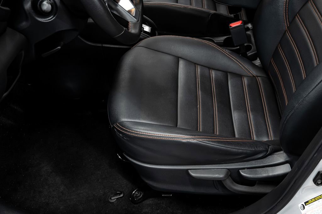 Used 2020 Nissan Kicks SR w/ SR Premium Package image 38