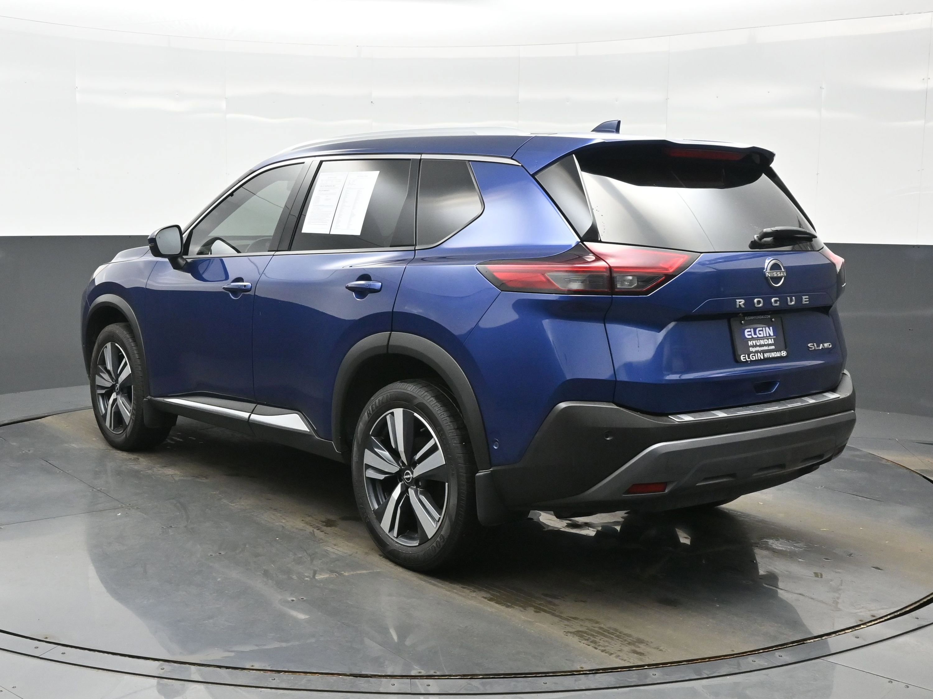 Used 2022 Nissan Rogue SL w/ SL Premium Package image 4