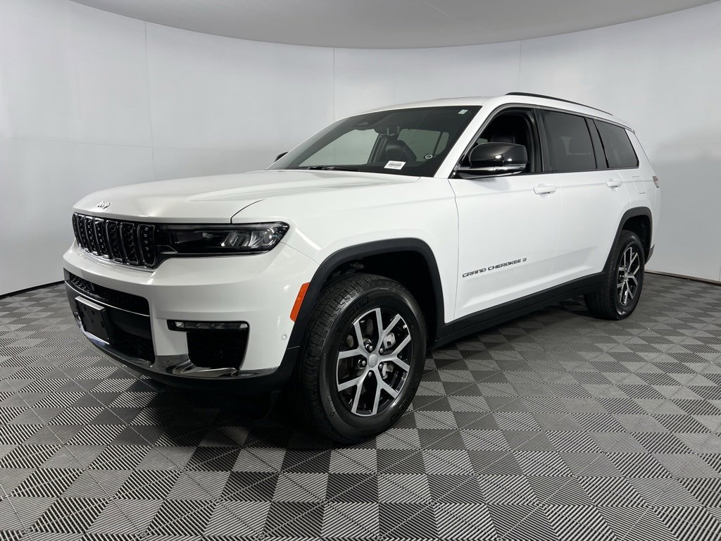 Certified 2024 Jeep Grand Cherokee L Limited w/ Luxury Tech Group II image 9