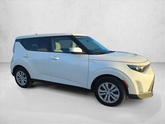 Used 2025 Kia Soul LX FWD image 4