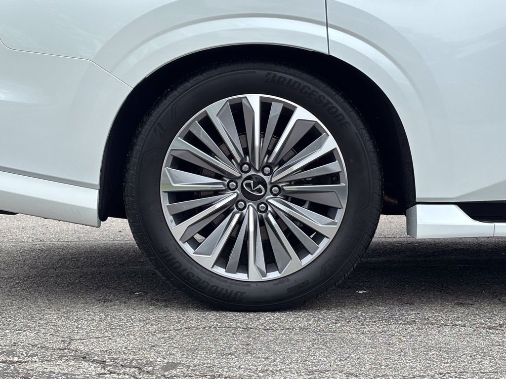 Used 2025 INFINITI QX80 Luxe AWD/4WD image 3