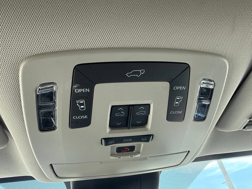 Certified 2025 Toyota Sienna XLE w/ XLE Plus Package AWD/4WD image 18