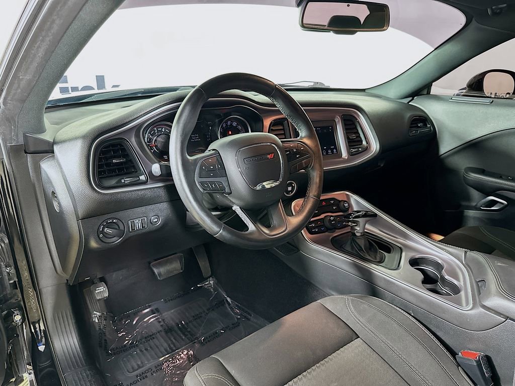 Used 2019 Dodge Challenger SXT image 10