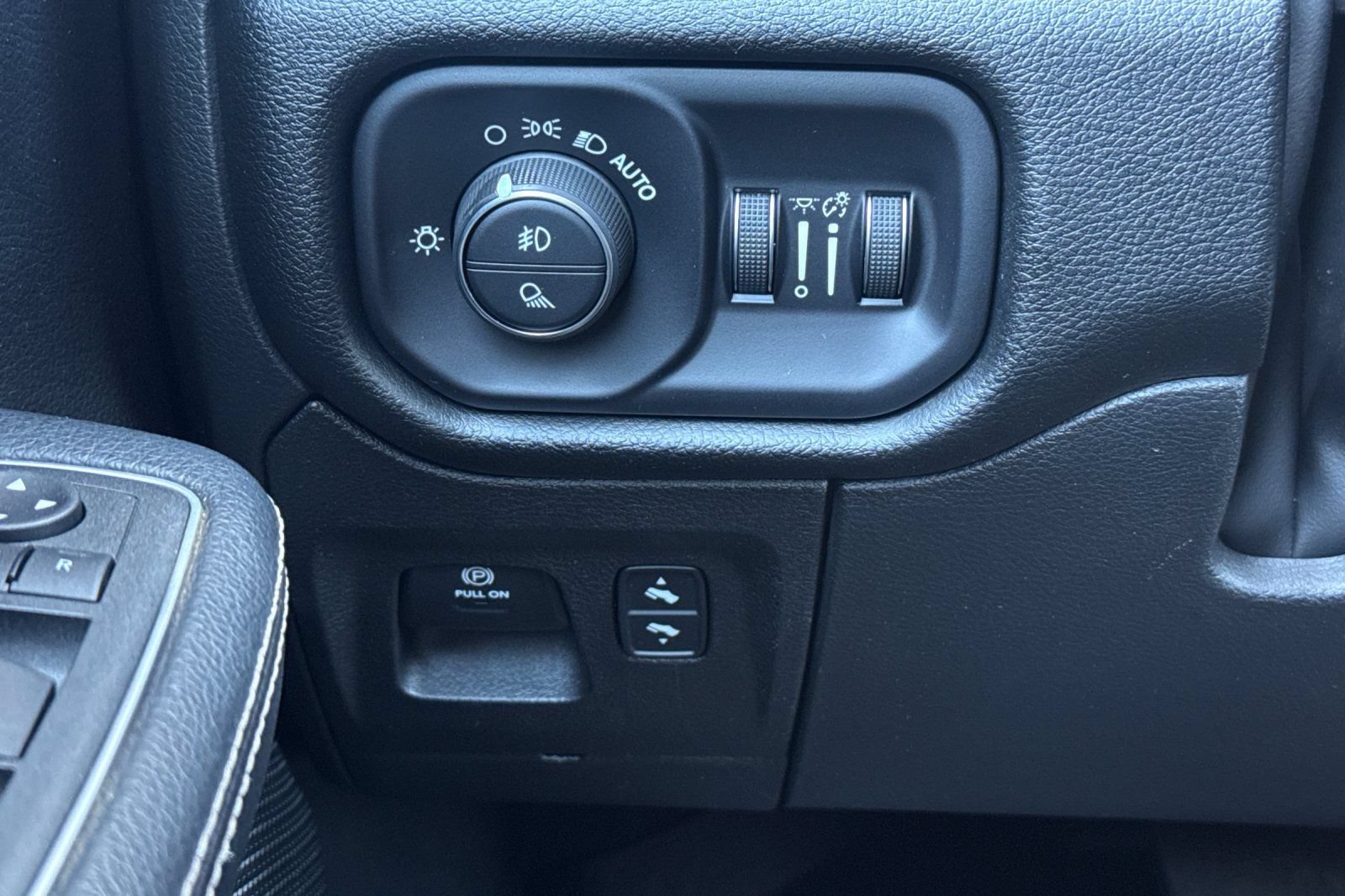 Used 2022 RAM 1500 Laramie AWD/4WD image 39