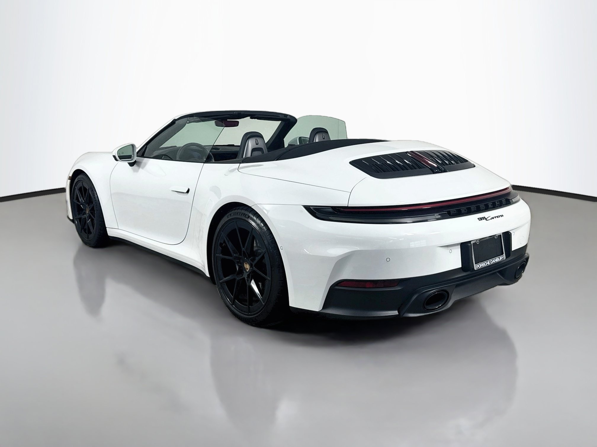 Certified 2025 Porsche 911 Carrera RWD image 3