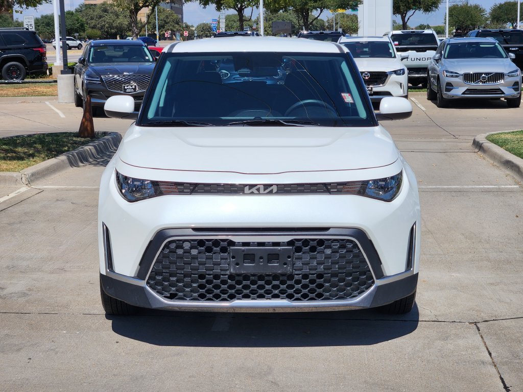 Certified 2025 Kia Soul LX w/ LX Technology Package FWD image 11
