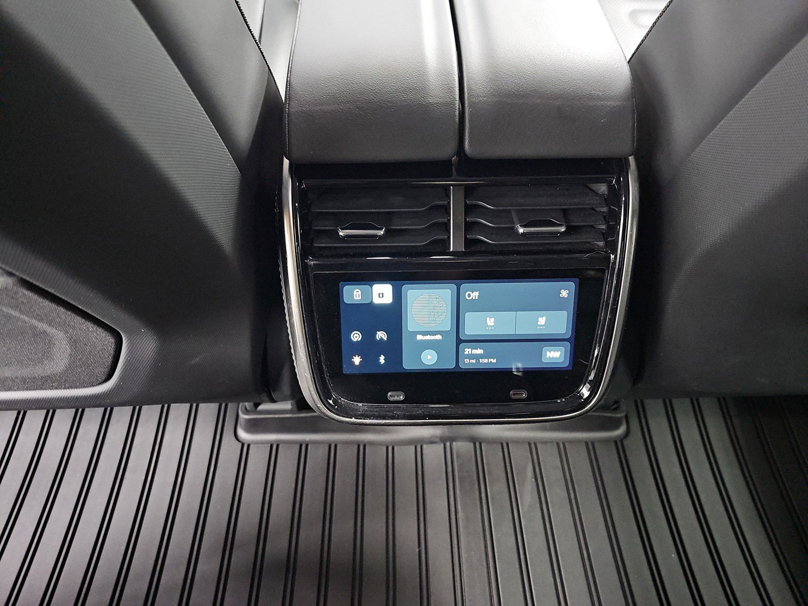 Used 2022 Rivian R1T Adventure AWD/4WD image 28