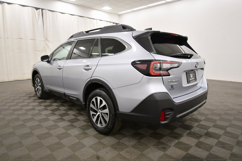 Used 2022 Subaru Outback Premium image 5