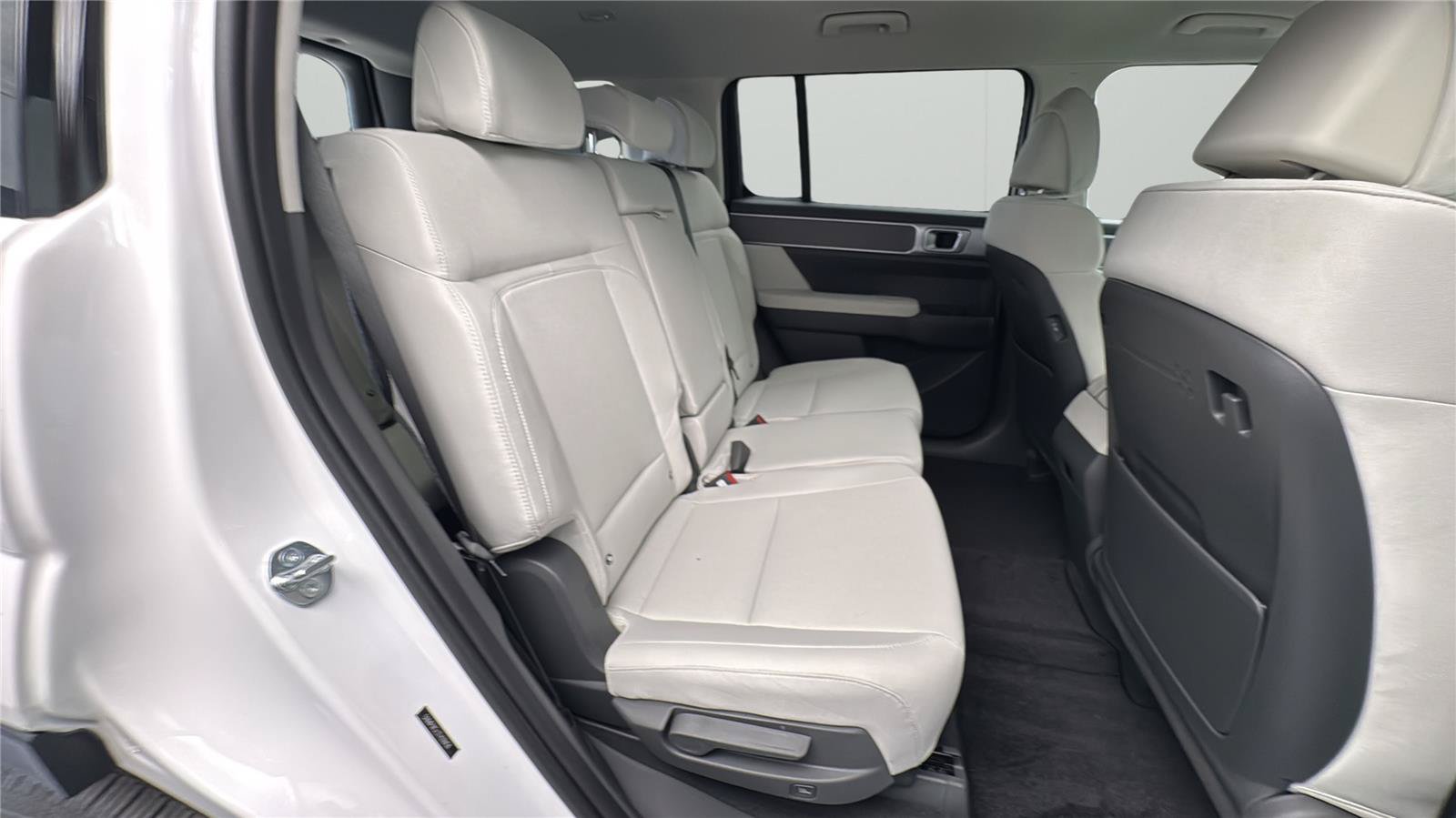 New 2026 Hyundai Santa Fe SE FWD image 15