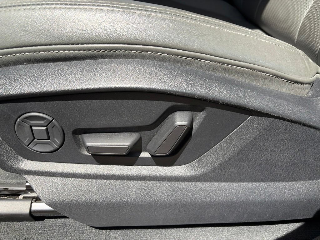 Used 2022 Audi Q8 Prestige w/ Prestige Package AWD/4WD image 11