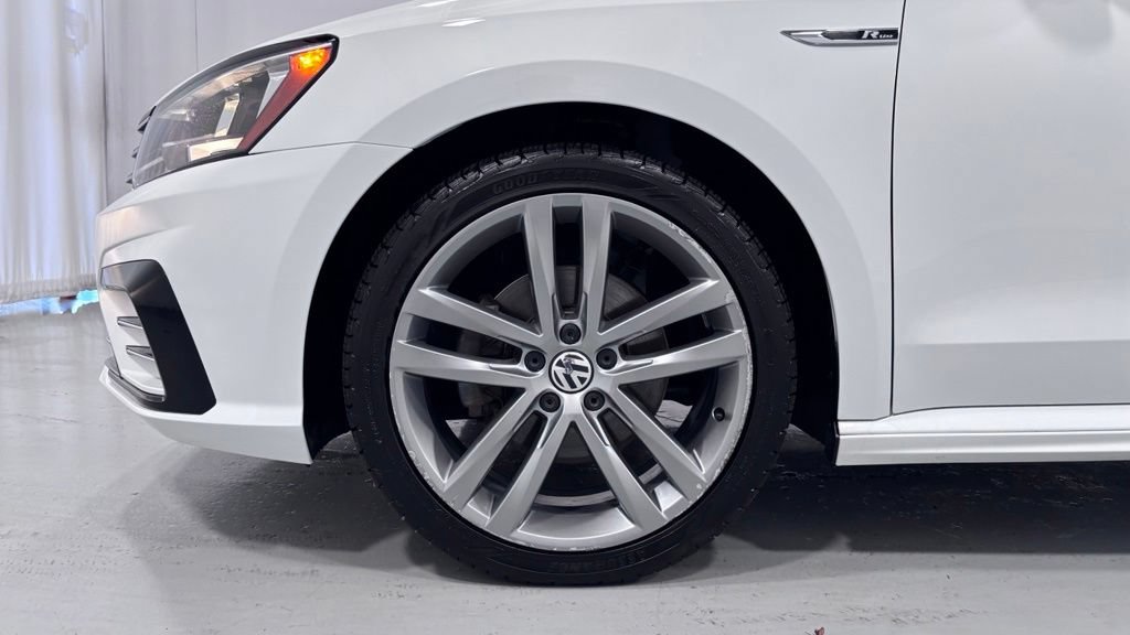 Used 2018 Volkswagen Passat 2.0T R-Line FWD image 30