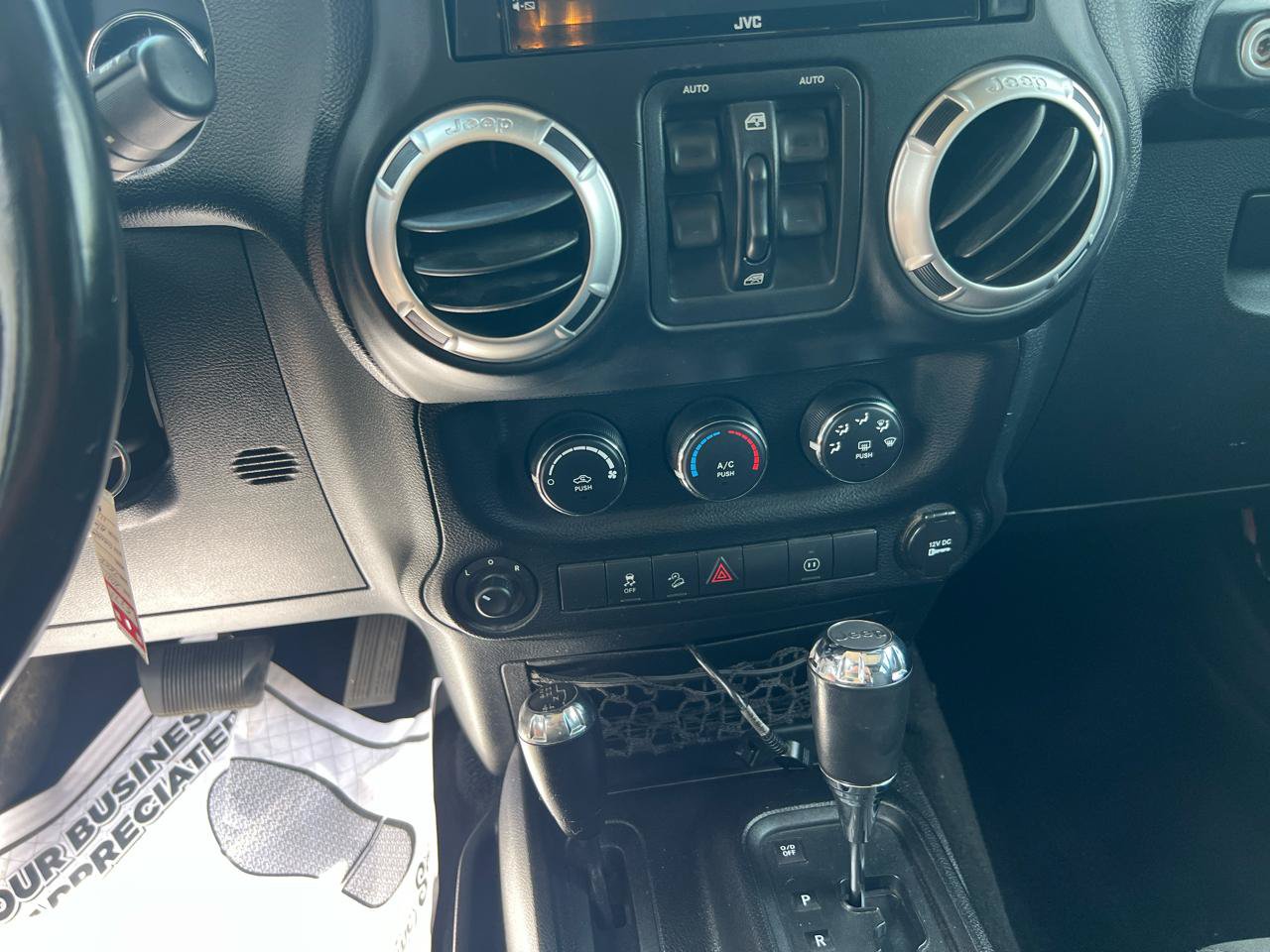 Used 2011 Jeep Wrangler Unlimited Sahara w/ Connectivity Group AWD/4WD image 22