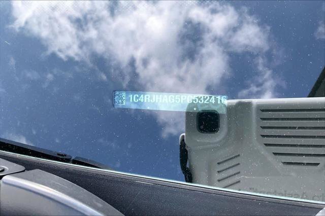 Certified 2023 Jeep Grand Cherokee Laredo AWD/4WD image 32