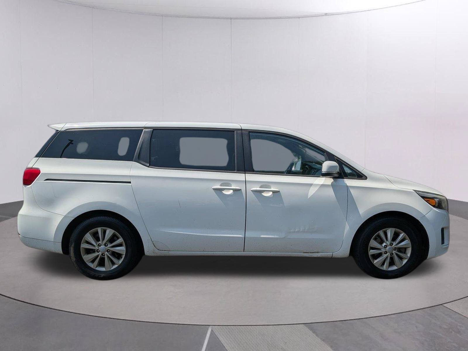 Used 2017 Kia Sedona LX FWD image 6
