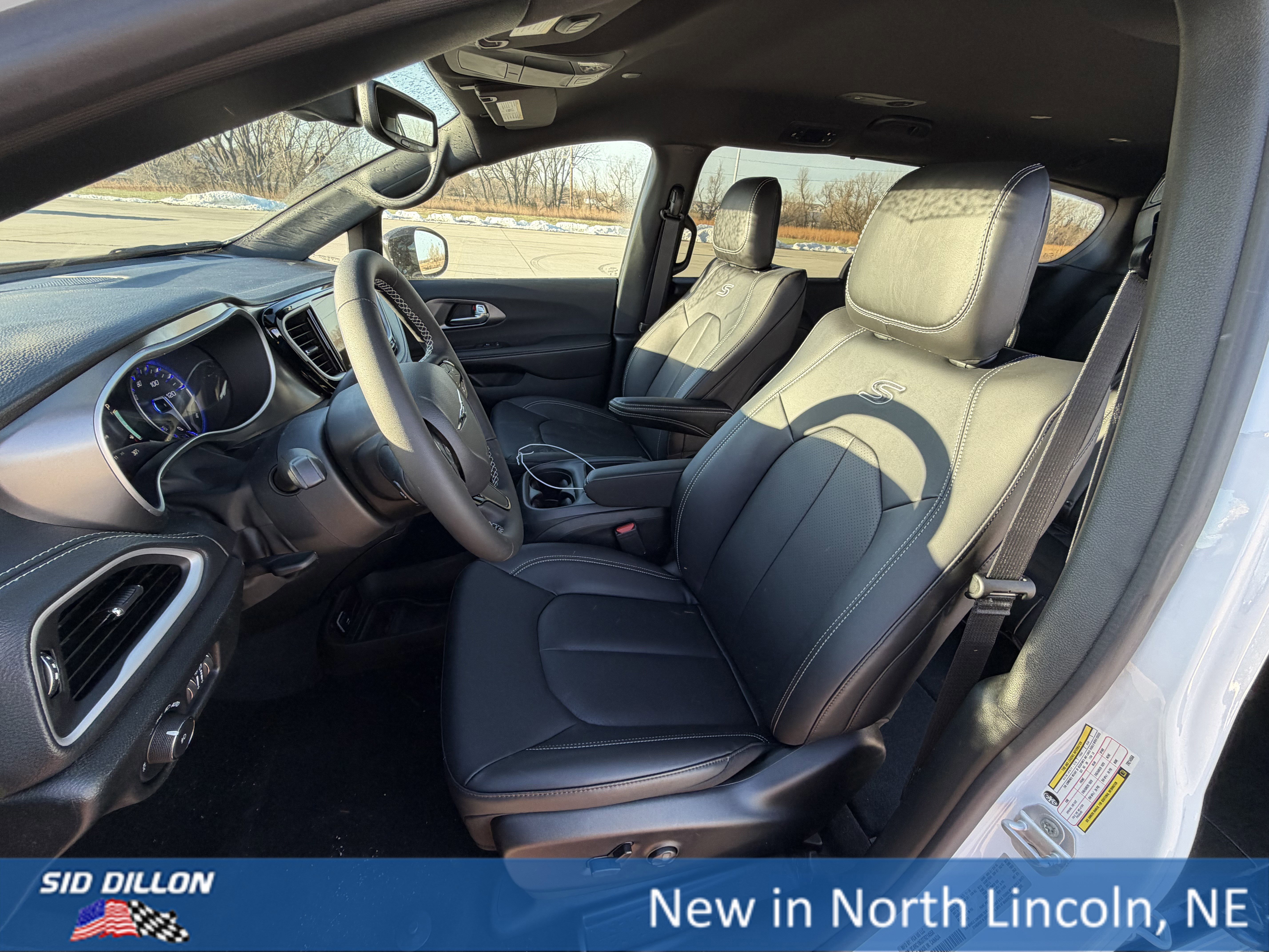 New 2026 Chrysler Pacifica Select w/ S Appearance Package image 15