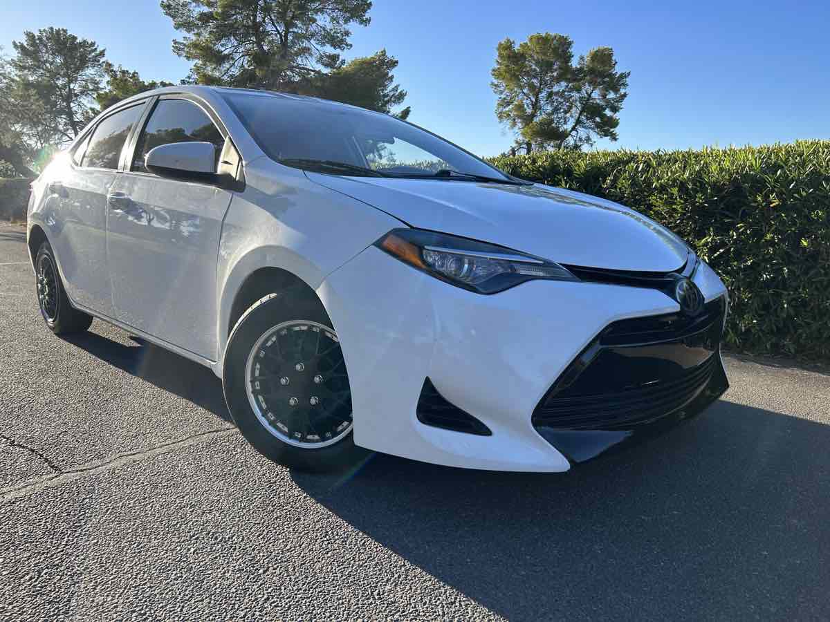 Used 2017 Toyota Corolla L w/ Carpet Mat Package (TMS) FWD image 4