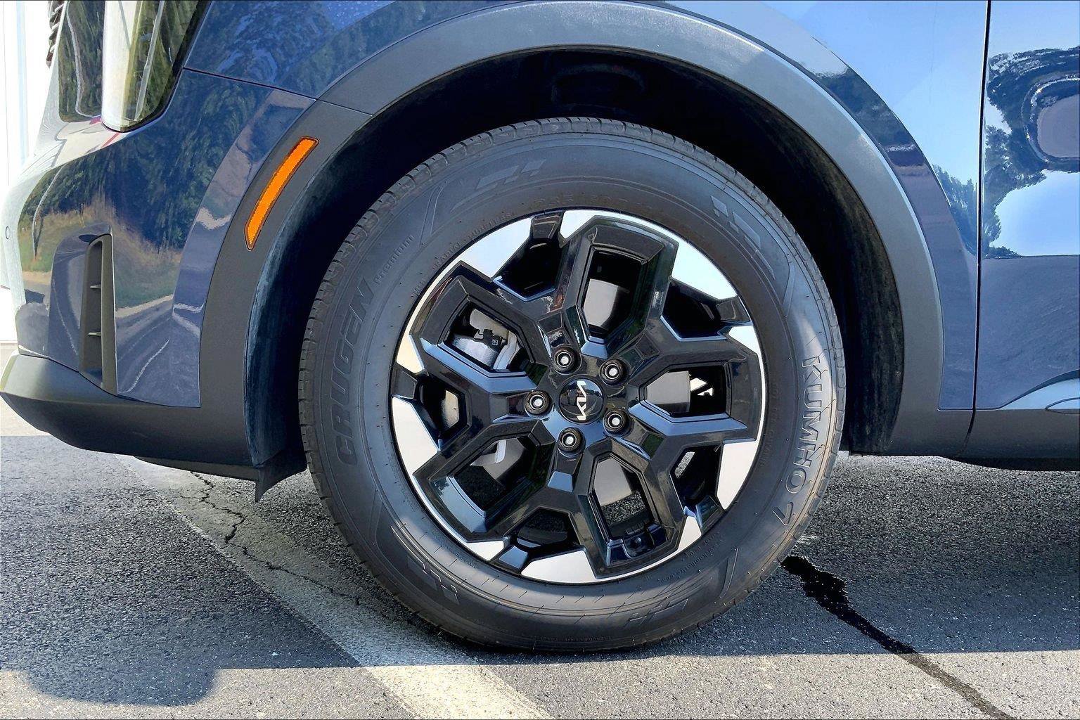Used 2025 Kia Sorento S FWD image 9