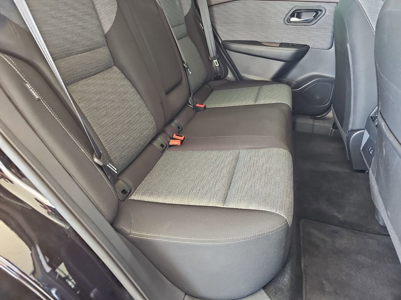 Used 2023 Nissan Rogue SV AWD/4WD image 18