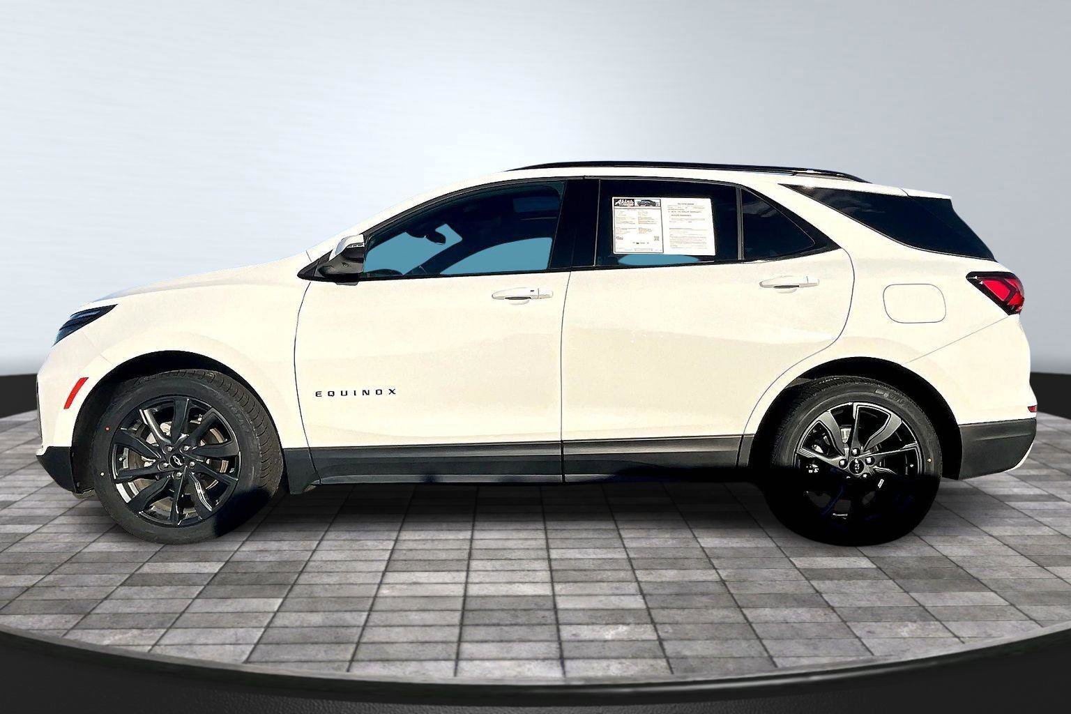 Certified 2022 Chevrolet Equinox RS w/ RS Leather Package image 15