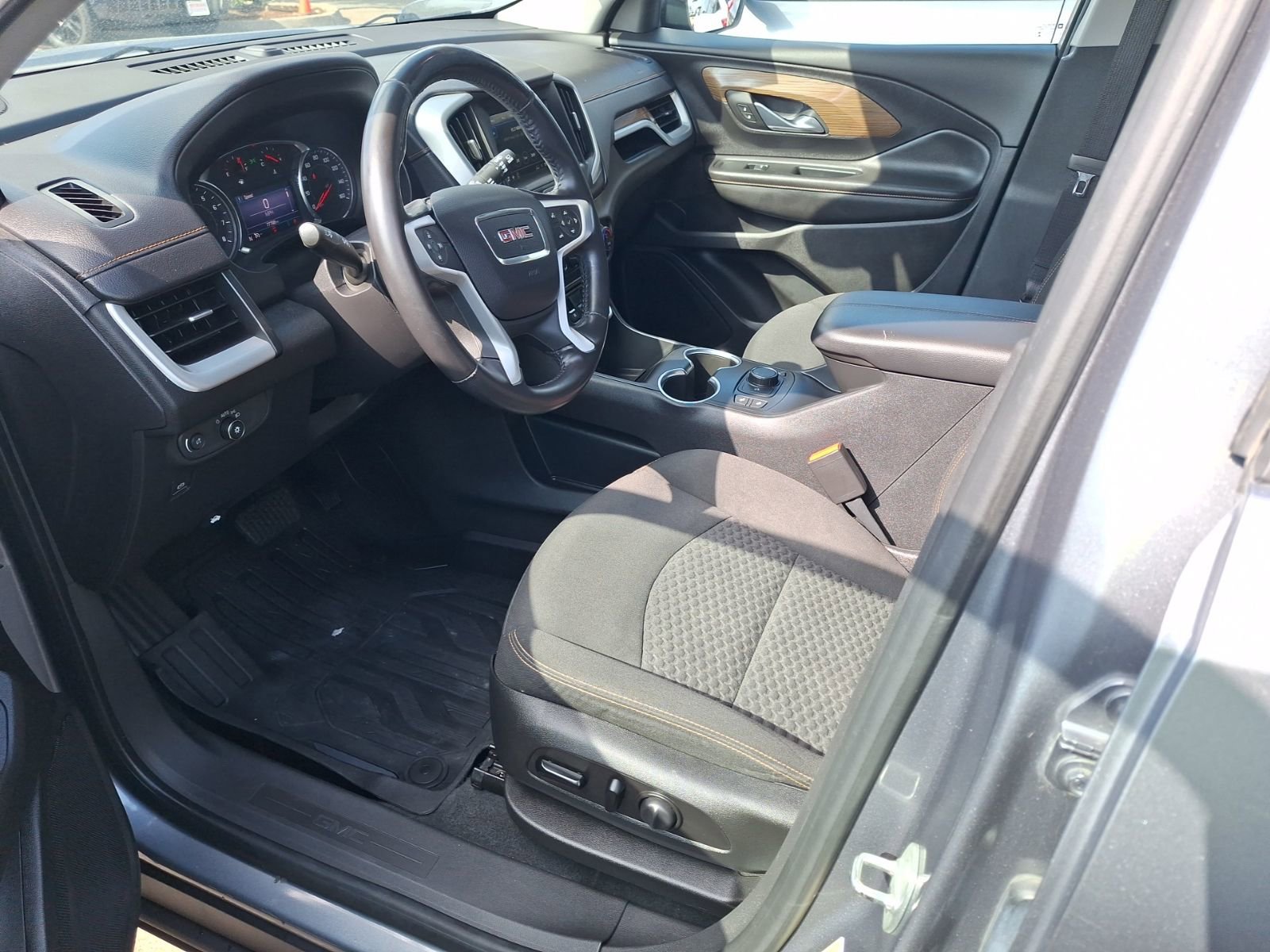 Used 2019 GMC Terrain SLE w/ Driver Convenience Package image 16