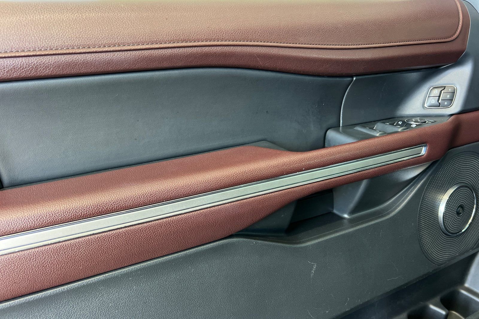 Used 2023 Ford Expedition Limited image 10