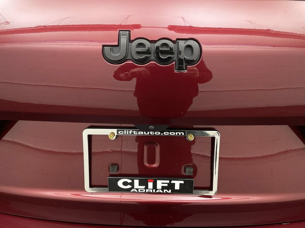 Used 2024 Jeep Grand Cherokee L Altitude AWD/4WD image 24
