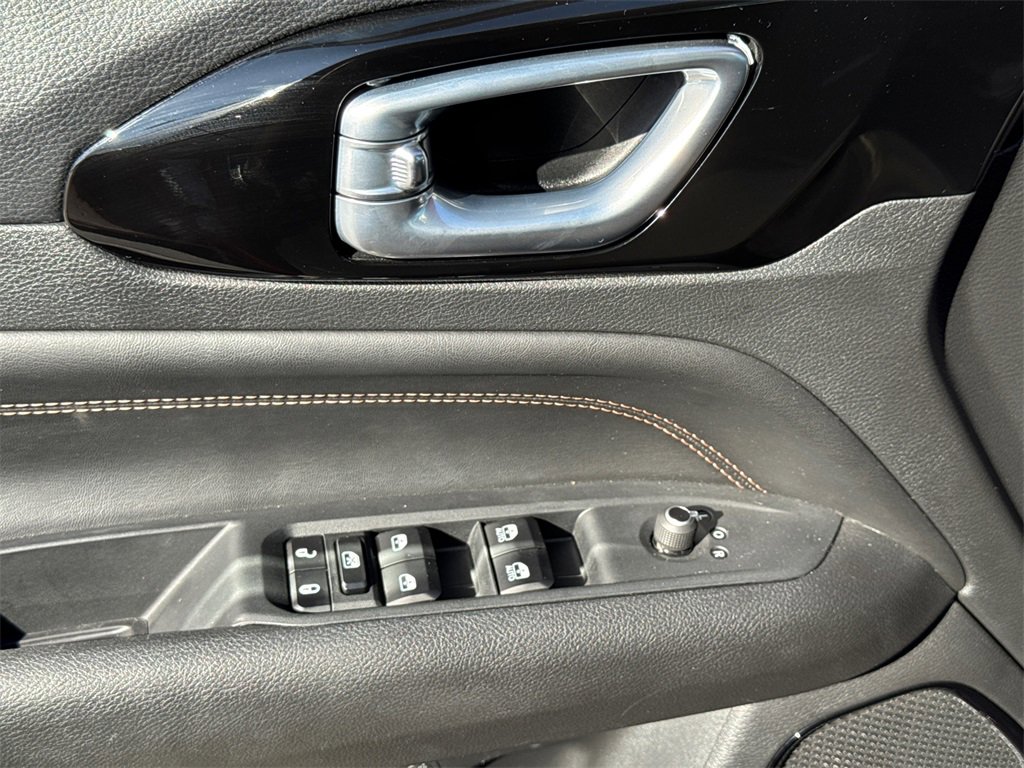 Used 2023 Jeep Compass Limited image 29