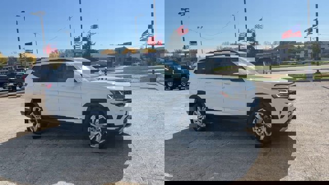 Used 2022 Volkswagen Atlas SE image 2