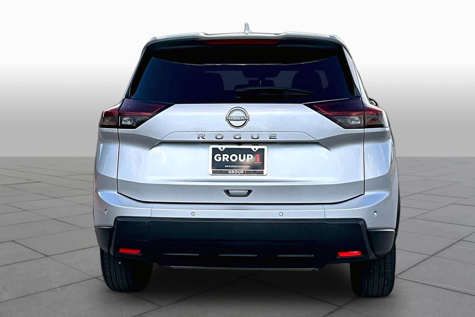 Used 2025 Nissan Rogue SV FWD image 8