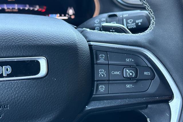 Used 2023 Jeep Grand Cherokee Altitude AWD/4WD image 27