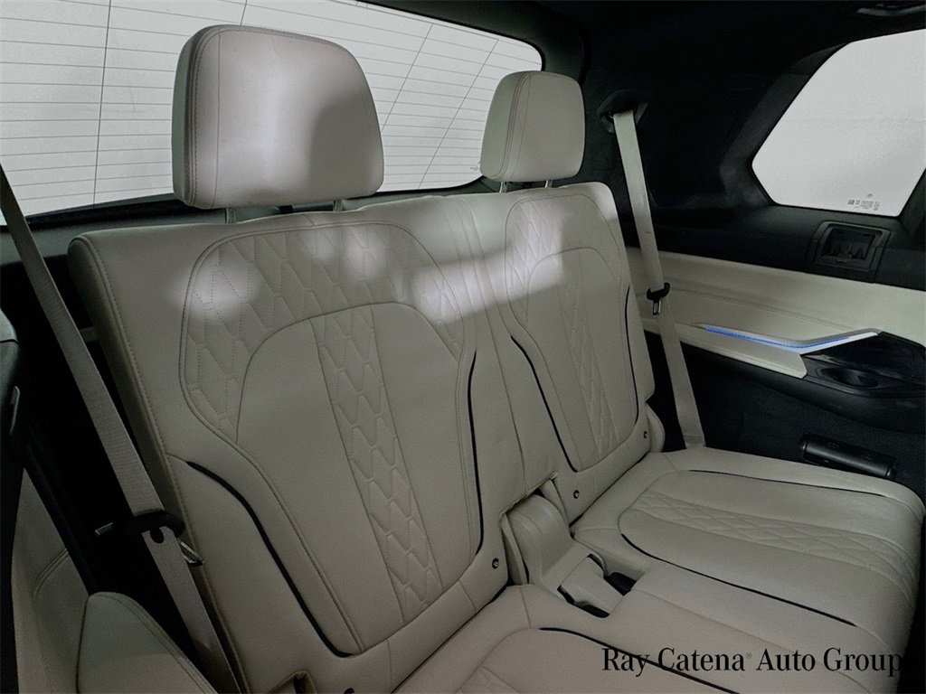 Used 2022 BMW X7 M50i image 29