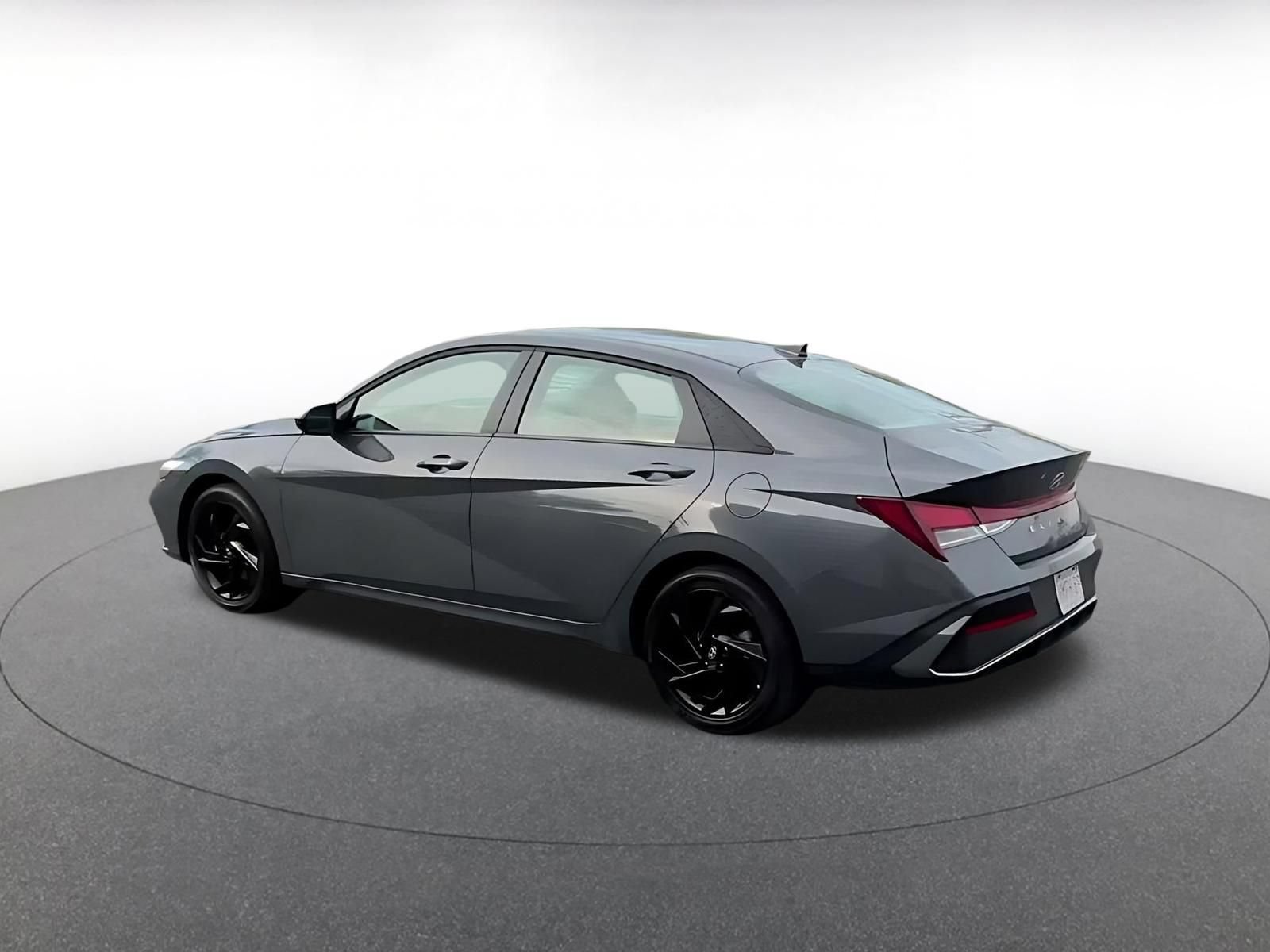 Used 2026 Hyundai Elantra Sport FWD image 9