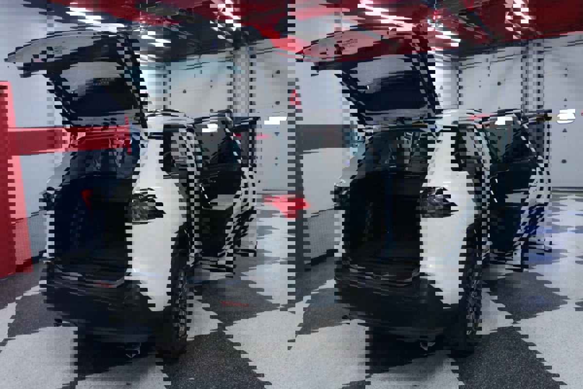 Used 2022 Toyota RAV4 XLE Premium image 25