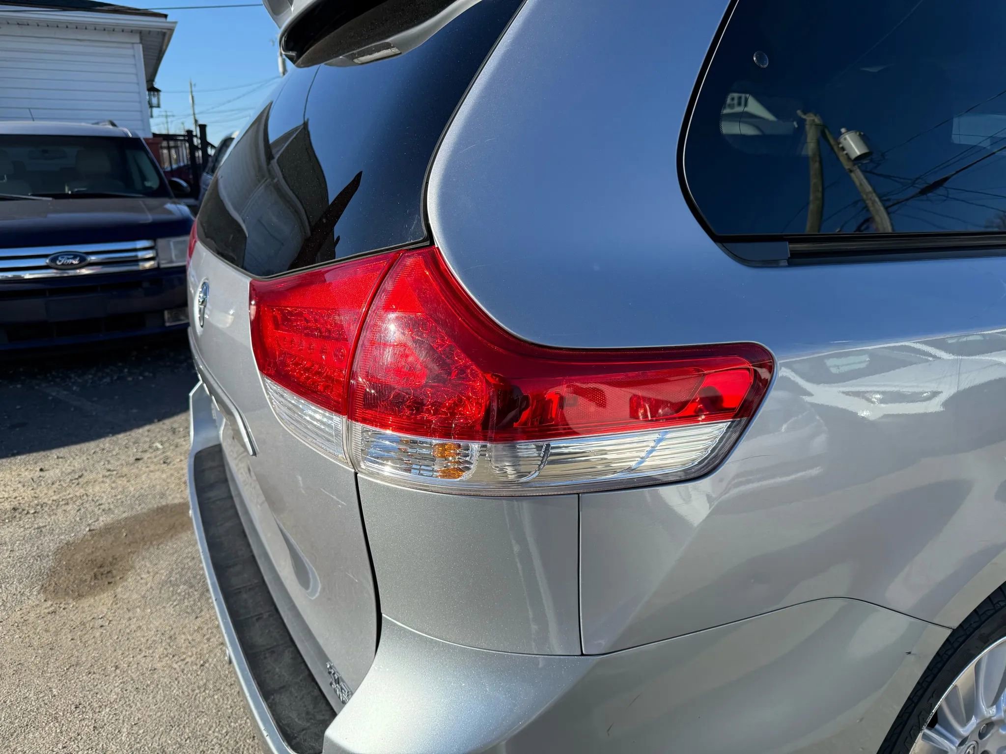 Used 2012 Toyota Sienna XLE w/ Premium Pkg AWD/4WD image 11