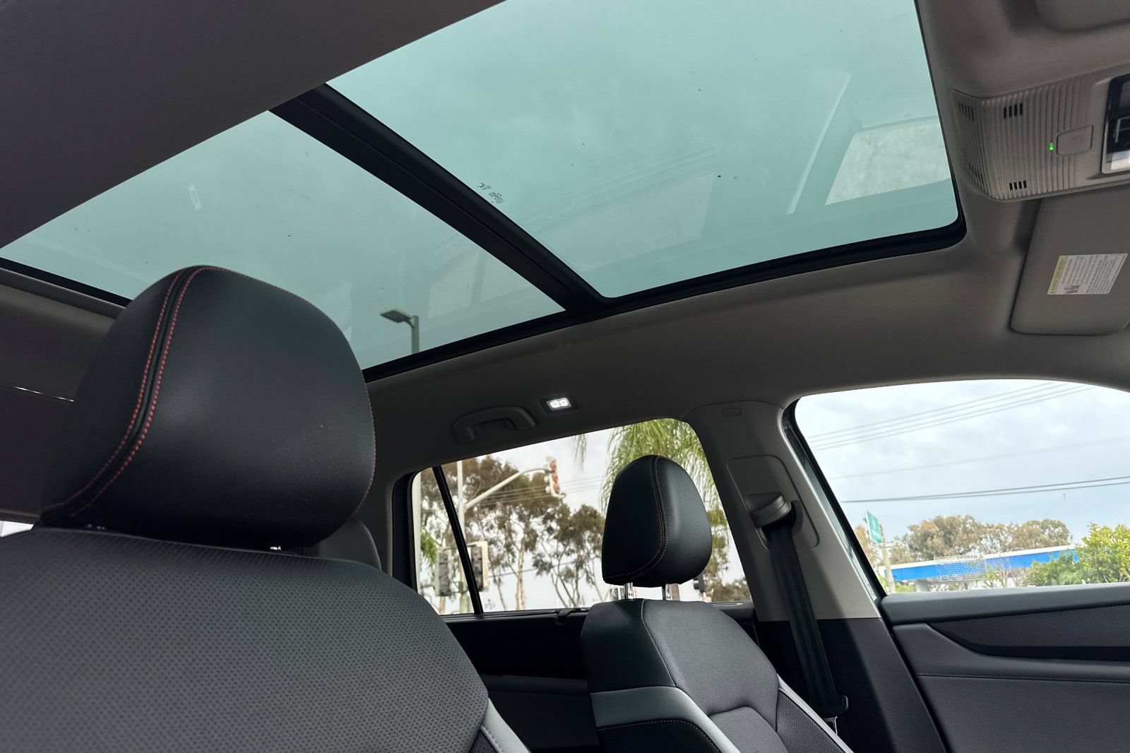 New 2025 Volkswagen Atlas Peak Edition SE AWD/4WD image 18