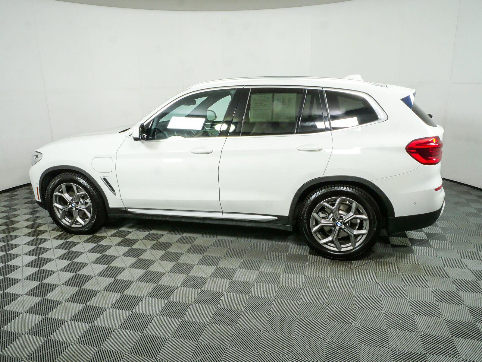Used 2021 BMW X3 xDrive30e w/ Premium Package AWD/4WD image 30