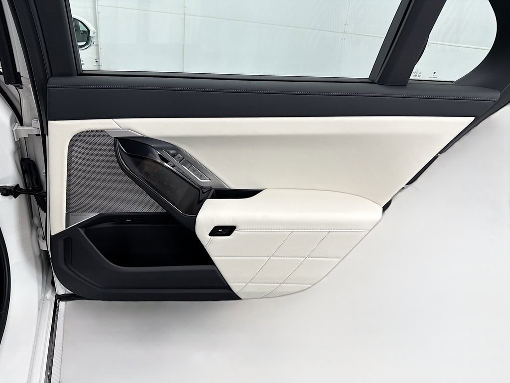 New 2026 BMW i7 xDrive60 RWD image 27