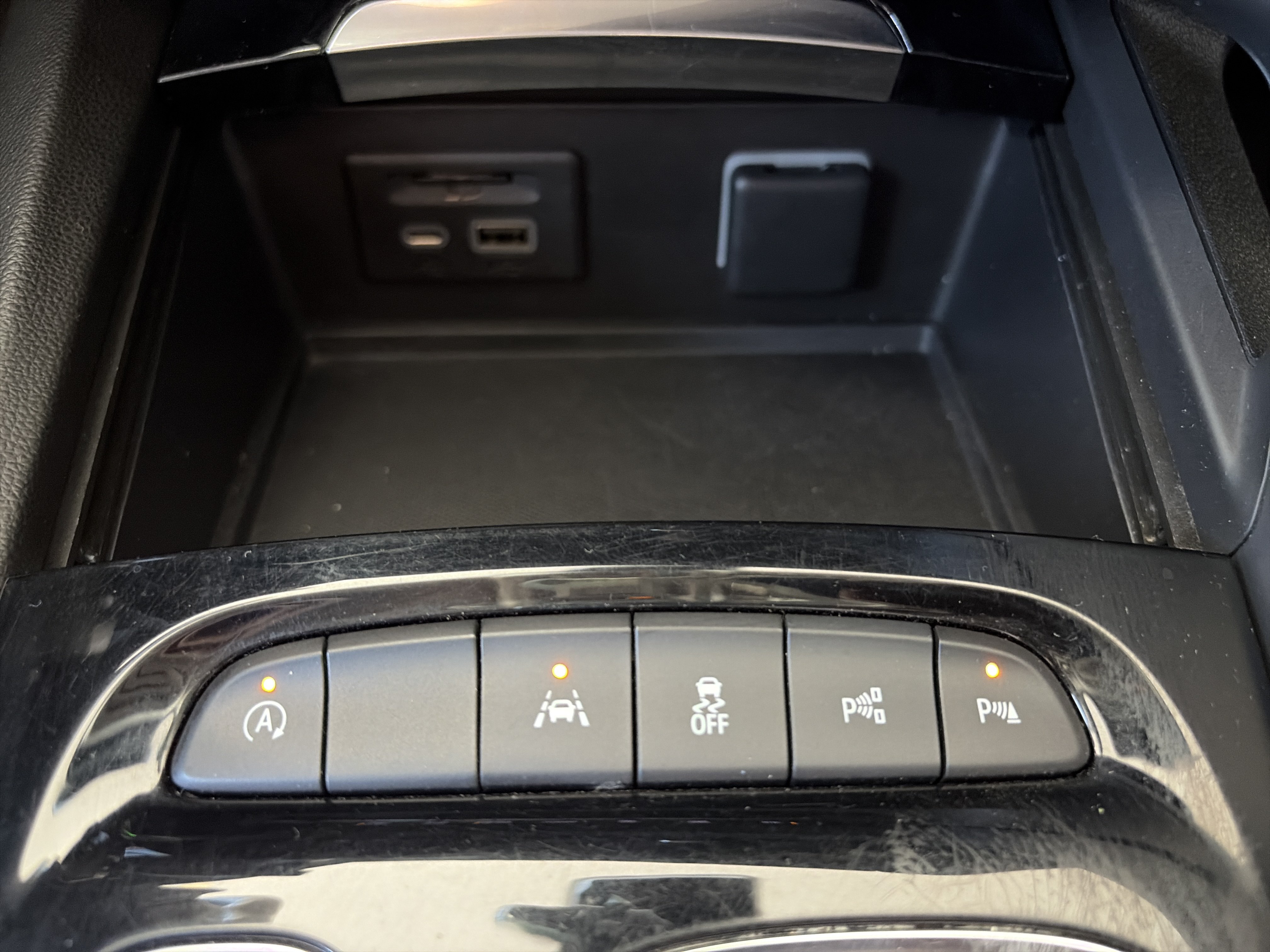 Used 2022 Buick Envision Essence w/ Technology Package II FWD image 24