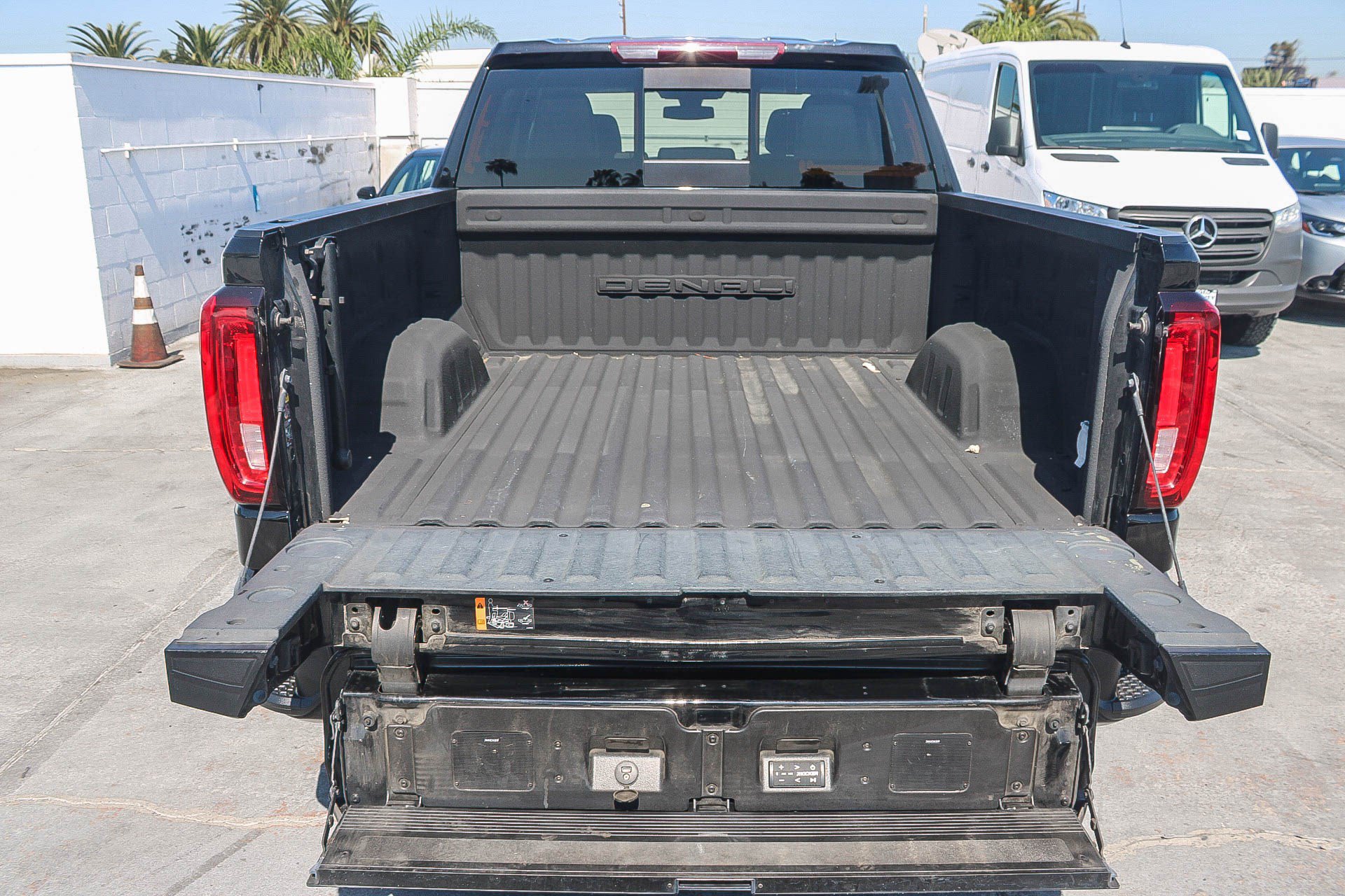 Used 2022 GMC Sierra 1500 Denali w/ Denali Premium Package AWD/4WD image 26