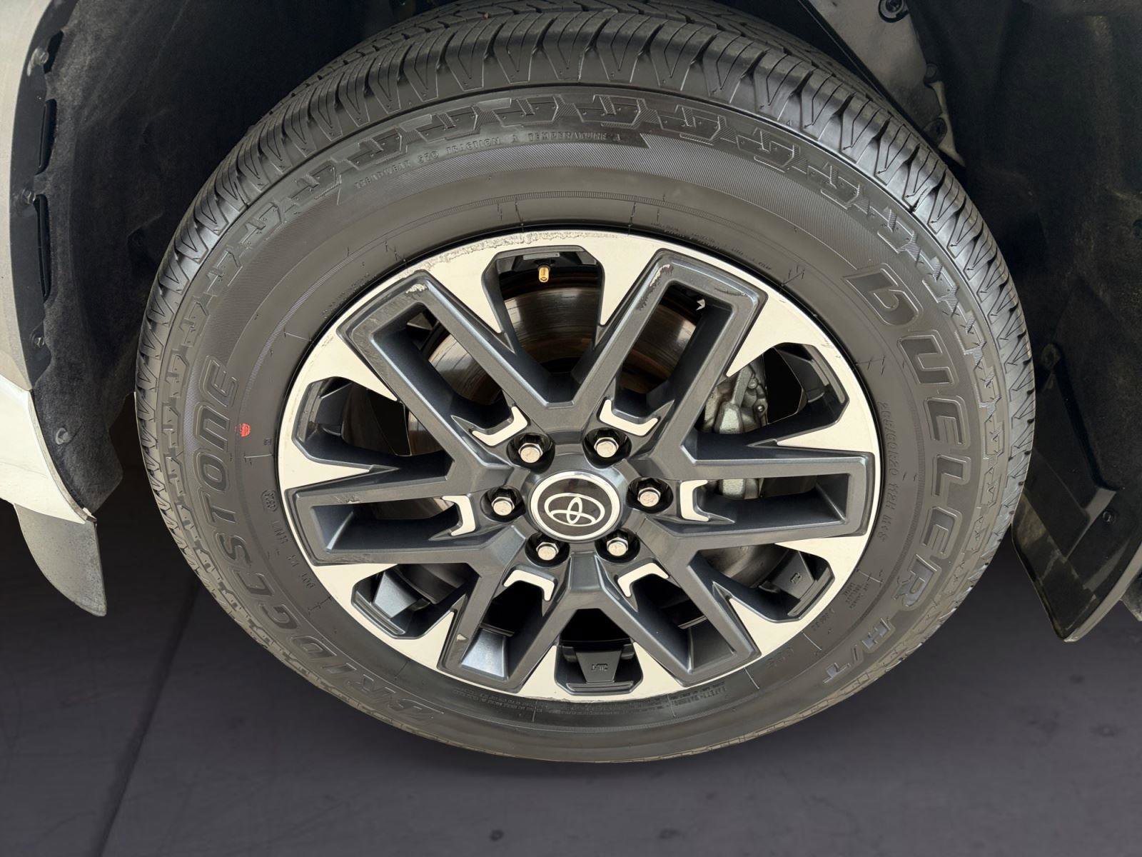 Used 2023 Toyota Sequoia Limited image 14