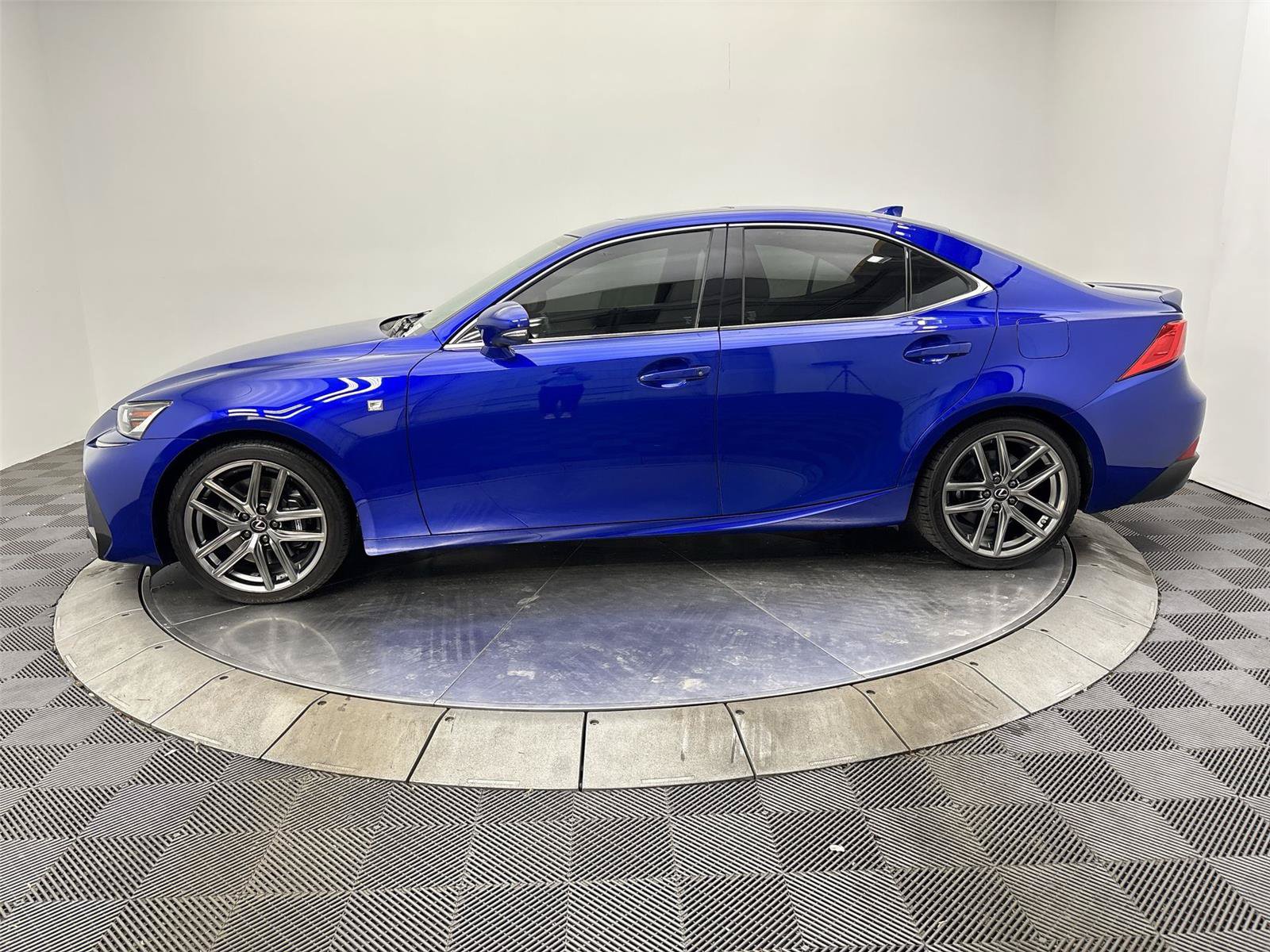Used 2020 Lexus IS 350 F Sport w/ F Sport Package RWD image 16