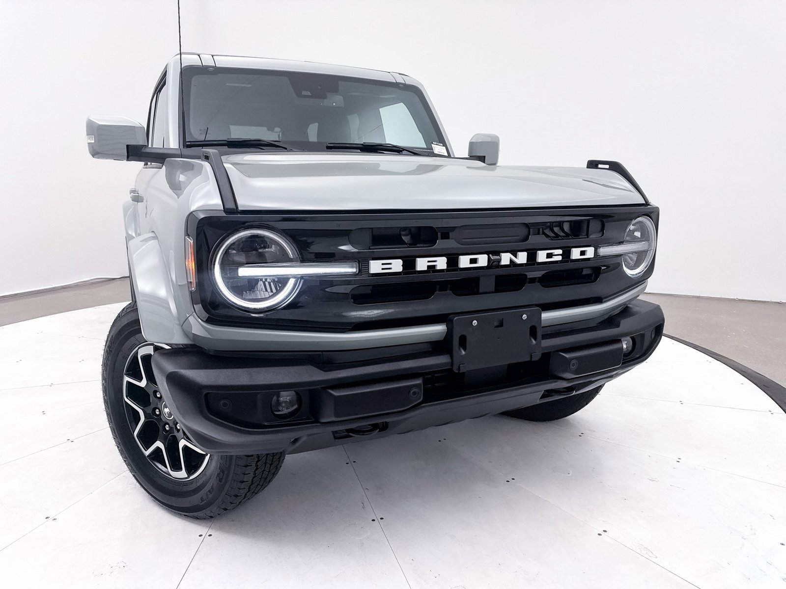 Used 2024 Ford Bronco Outer Banks image 8