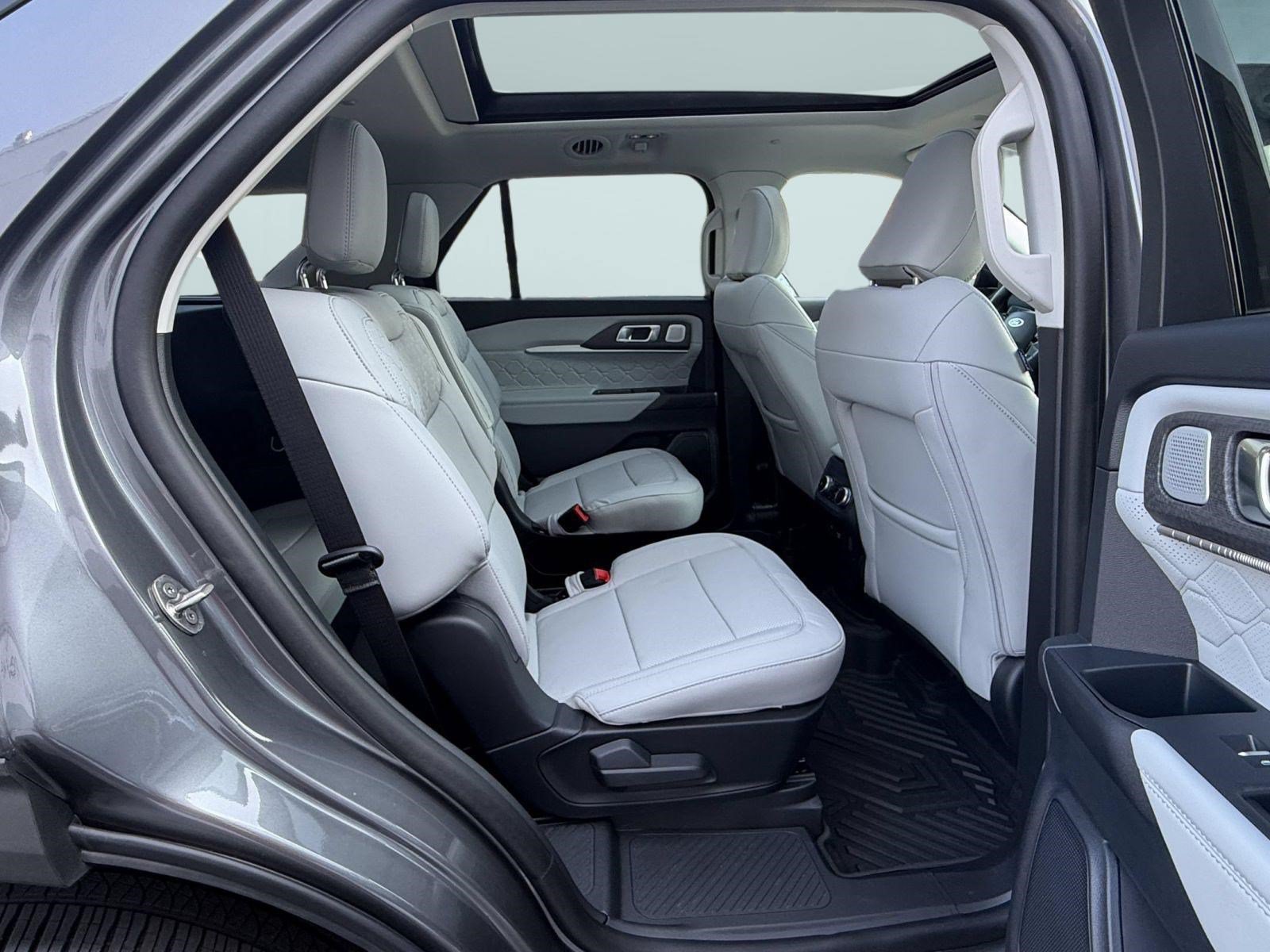 Used 2026 Ford Explorer Platinum w/ LUX Leather Package AWD/4WD image 30